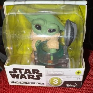 Star Wars Mandalorian The Child Green and Tan Figure